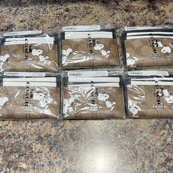 Coach X Peanuts Mini Skinny ID Case With Snoopy Print - Picture 3 of 7